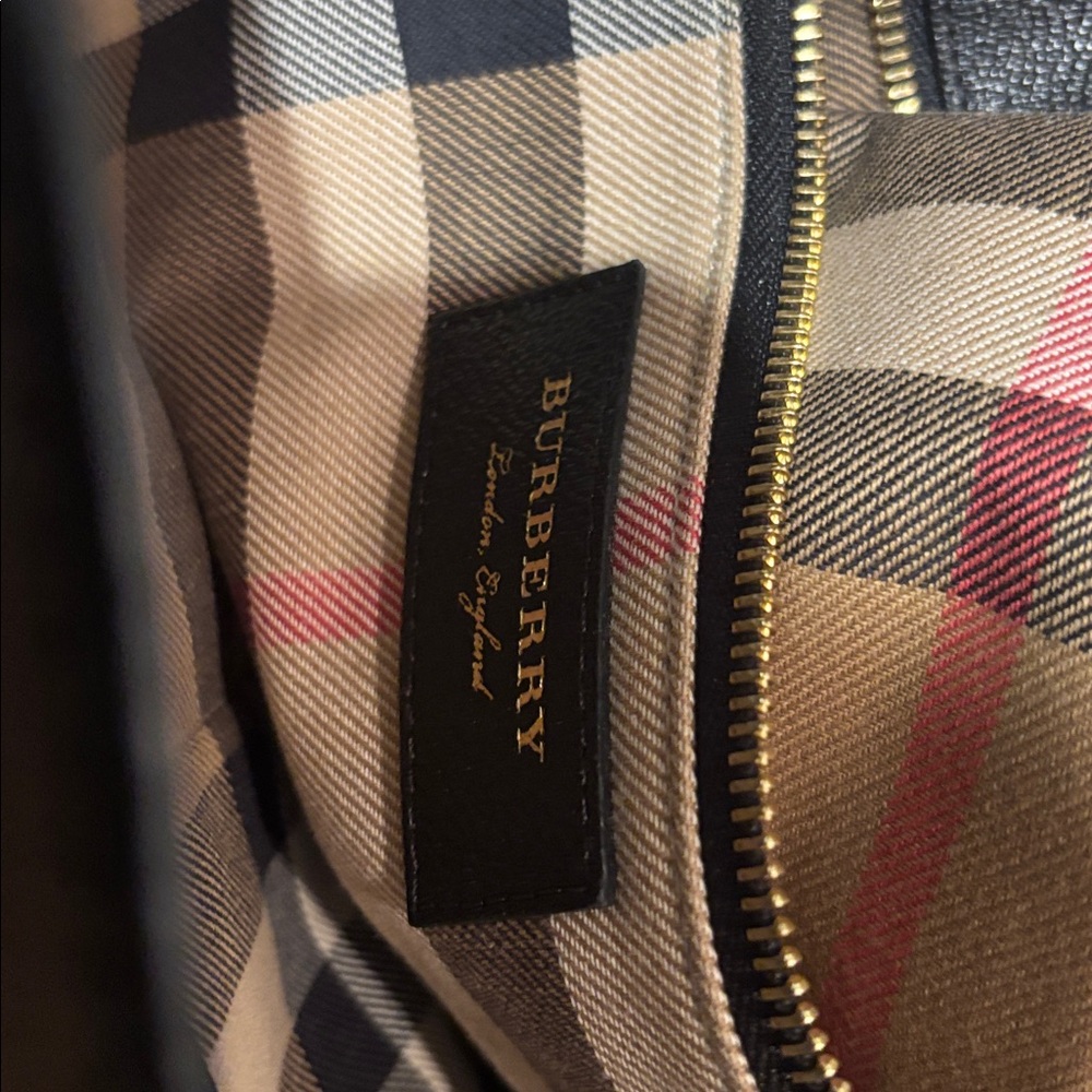 Burberry Black Leather Shoulder Bag with Gold Buckle - Picture 3 of 6